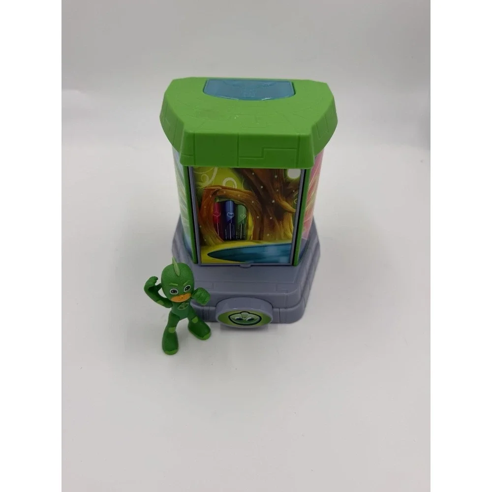 PJ Masks Gekko Transforming Playset Headquarters with Greg and Gekko Figures